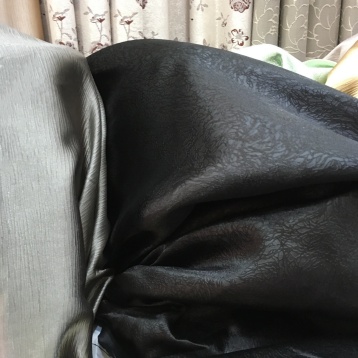 ผ้าม่านกันUV เนื้อเงา ทอละเอียด ร้านผ้าม่านพาหุรัด บริษัท แฟบริค พลัส แหล่งผ้าทำผ้าม่านประเทศไทย
